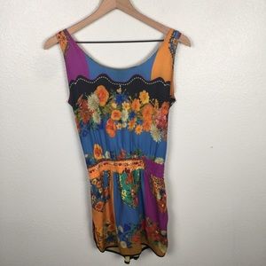 FARM RIO MINI DRESS WITH ELASTIC WAIST AND OPEN BACK DETAIL